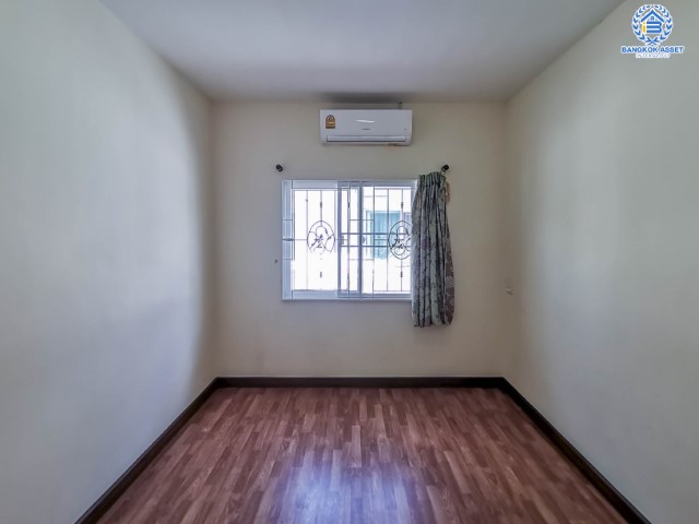 ทาวน์เฮ้าส์มือสองย่านนนทบุรี ม.กัสโต้ ปิ่นเกล้า-จรัญสนิทวงศ์ หลังมุม! คุณภาพแบรนด์ Q.House เนื้อที่เยอะถึง 20.8 ตร.ว. ฟังก์ชันจัดเต็ม 4 ห้องนอน 3 ห้องน้ำ 2 ที่จอดรถ บ้านพร้อมอยู่ ทำเลเดินทางสะดวก ใกล้ใจกลางเมือง, รถไฟฟ้าสายสีแดง "สถานีบางบำหรุ" และทางด่วน "ศรีรัช"...